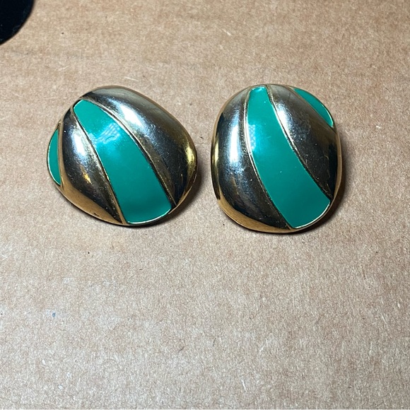 Vintage Gold Tone Earrings - Picture 2 of 6